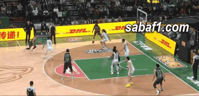 中路的站位
