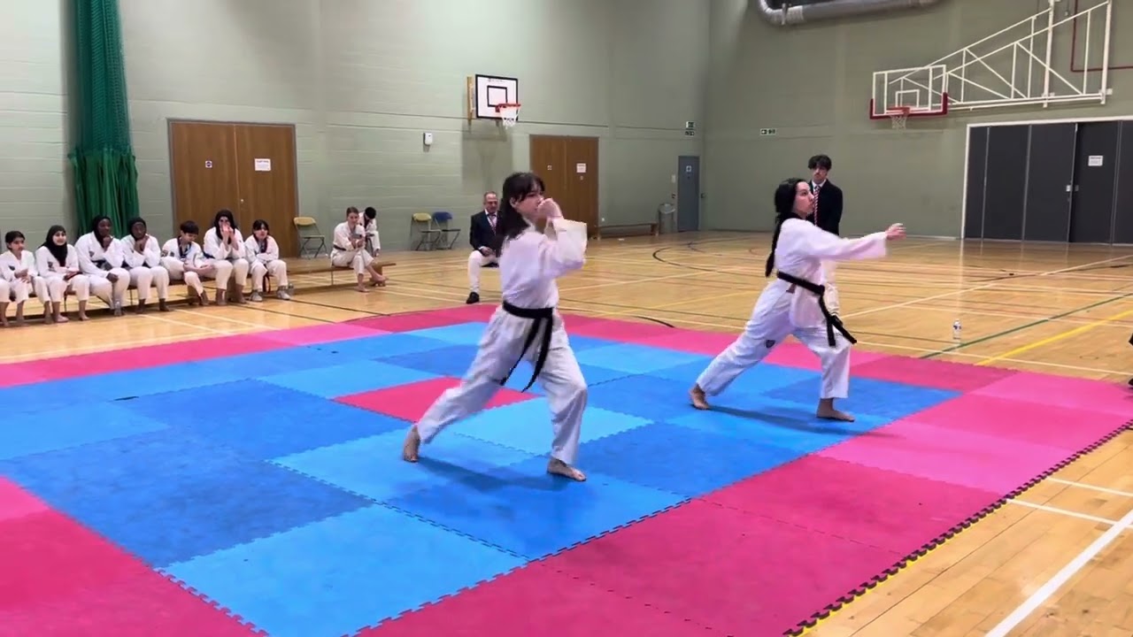 特勞雷出生