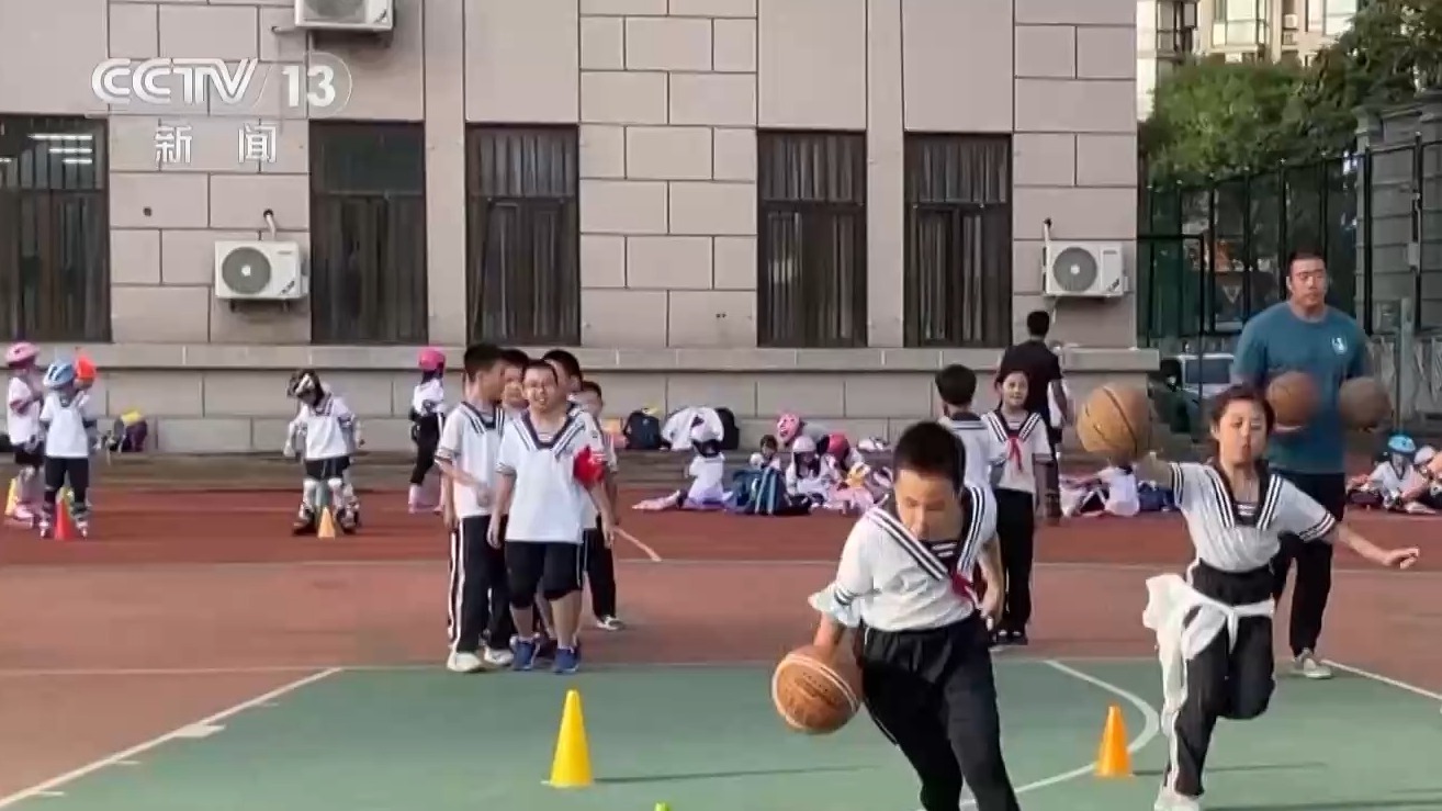 视频中